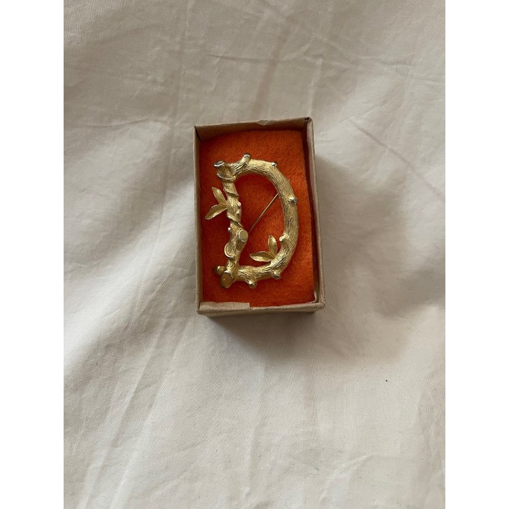 Sarah Coventry Vintage "D" Branches with leaves Design Brushed Gold Tone Brooch - Picture 5 of 12